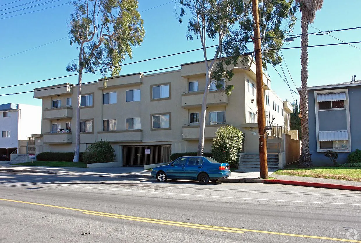 3 bed, 1120 sqft, $2,895 — Photo 1