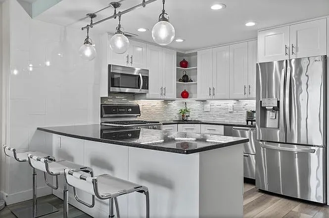 8 Whittier Pl #9J — Photo 4