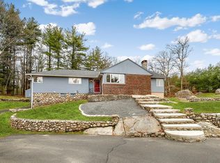 86 Canterbury Rd, Lynnfield, MA 01940