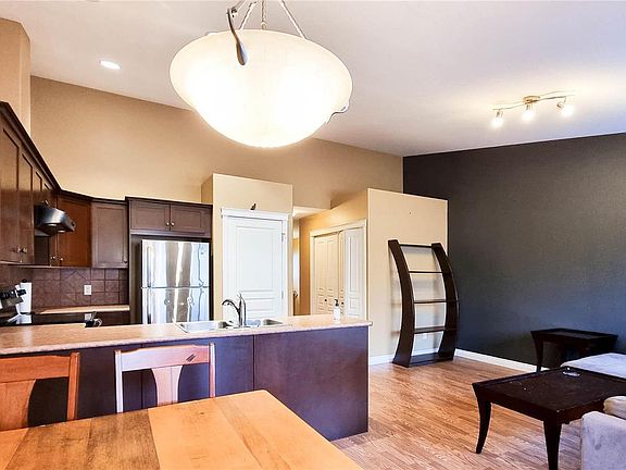 4th image of 245 Snowsell St #107