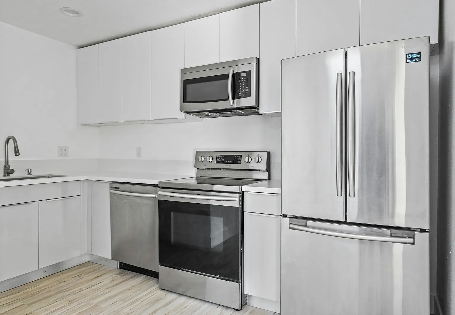 850 North Van Ness Avenue, Unit 4 — Photo 1
