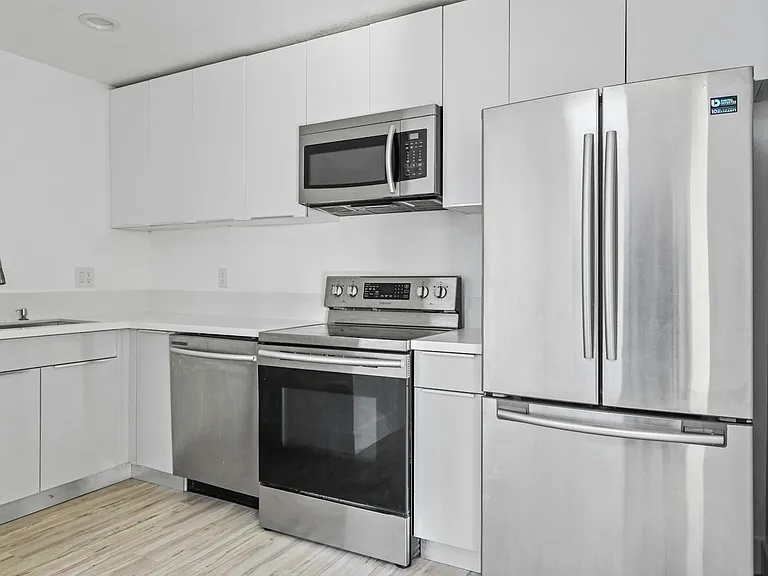850 N Van Ness Ave #2 — Photo 4