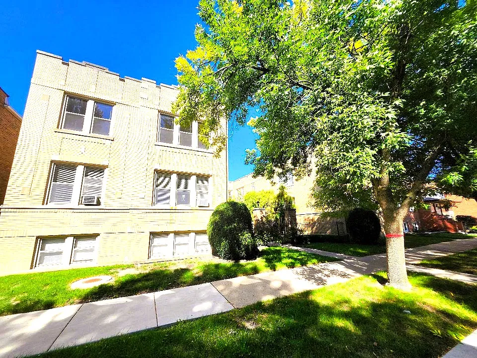 6326 W Raven St #1B