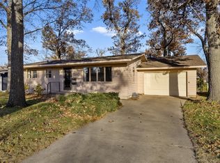 4424 Fairlane Dr NE, Cedar Rapids, IA 52402