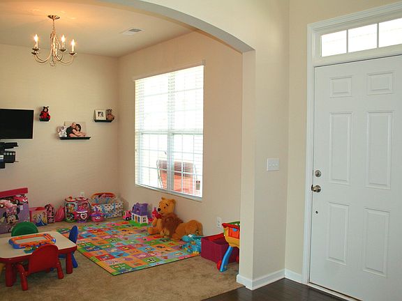 Formal Dinging Rm w/ Arches