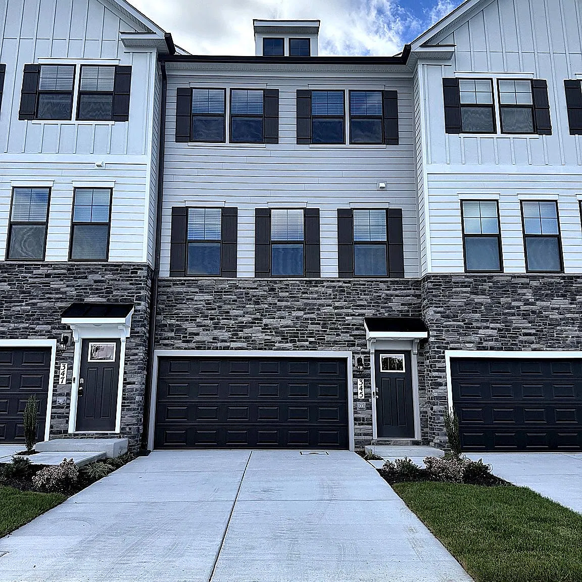4 bed, 3.5 bath, 2280 sqft, $3,200 — Photo 1
