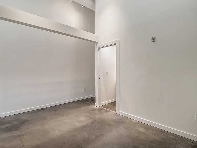 2514 Abercorn St #205 — Photo 14