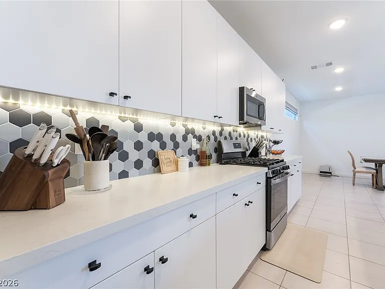 720 Emerson Creek Ct — Photo 9