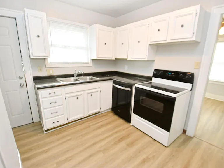 1315 Longfellow Ave — Photo 2