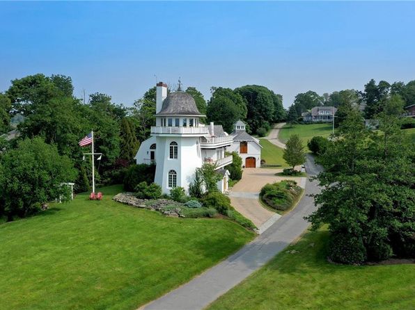2 Harbor View Dr, Newport, RI 02840
