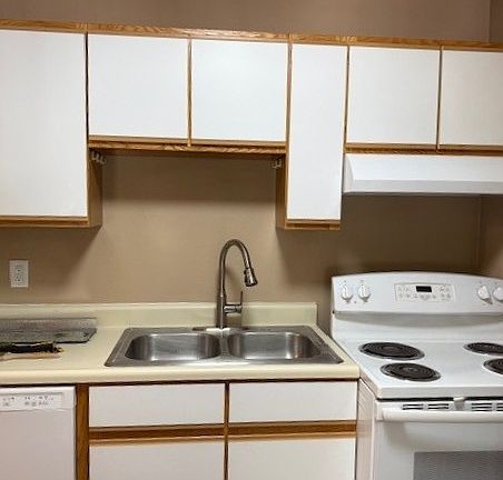 2nd image of 11722 Parkway Dr APT 8