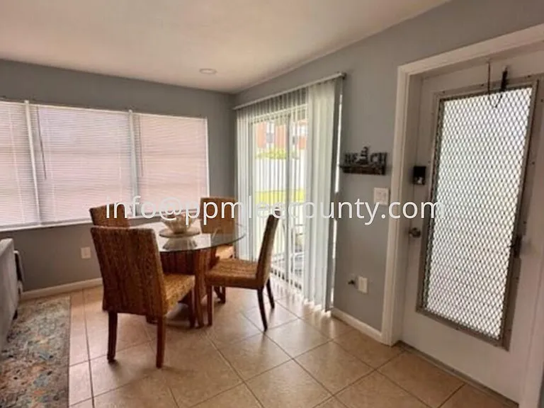 620 SE 47th St #2 — Photo 6