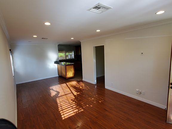 2nd image of 8220 White Oak Ave
