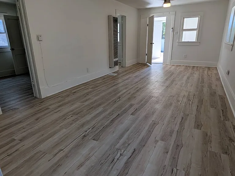 1219 Edith Blvd SE — Photo 11