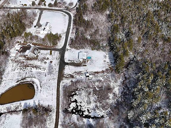 3rd image of 39 Oakridge Rd