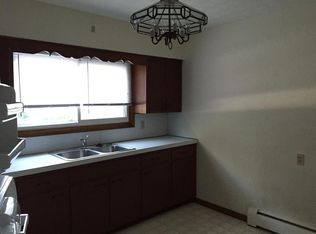 218 Carolyn Ln APT 3, Eureka, IL 61530