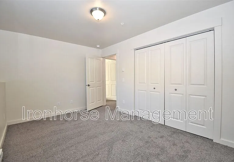 807 W Villard St #16 — Photo 9
