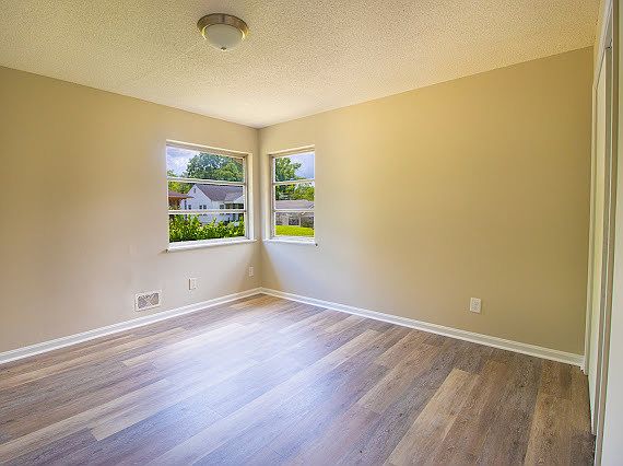 3rd image of 524 55th St