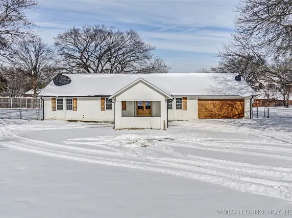 18415 S Hilltop Ct, Claremore, OK 74017