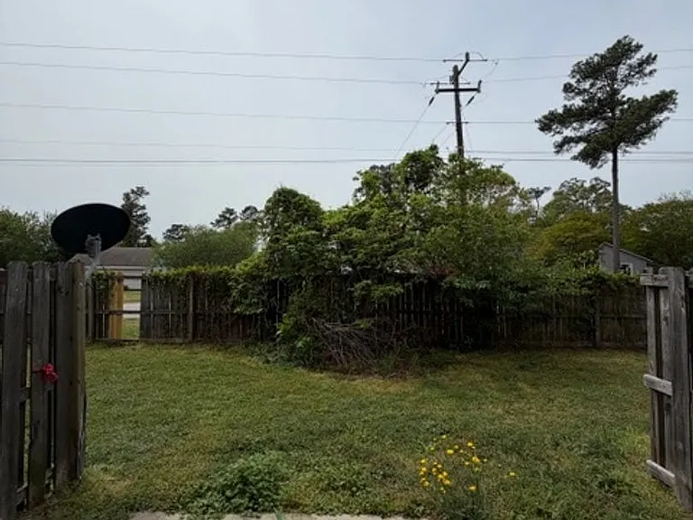 6471 Yadkin Rd — Photo 8