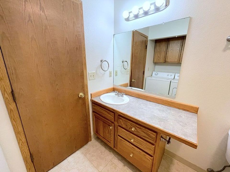 1st image of 11528 Heritage Ct #4