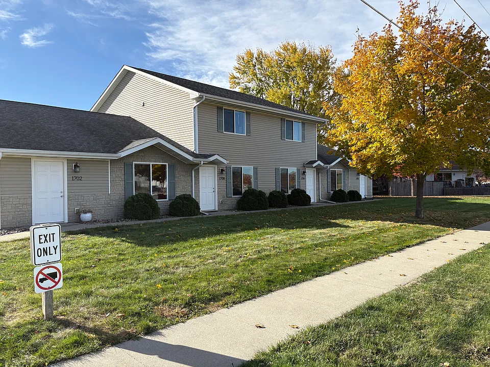 825 Parker Blvd #103