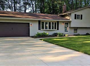 7231 Erie Dr, Mentor, OH 44060