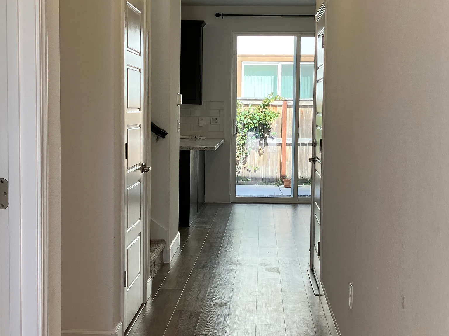 4 bed, 2018 sqft, $2,995 — Photo 2
