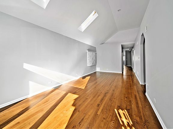 3rd image of 4563 N Moody Ave