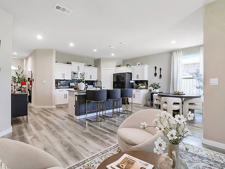 6402 Oracle Dr — Photo 9