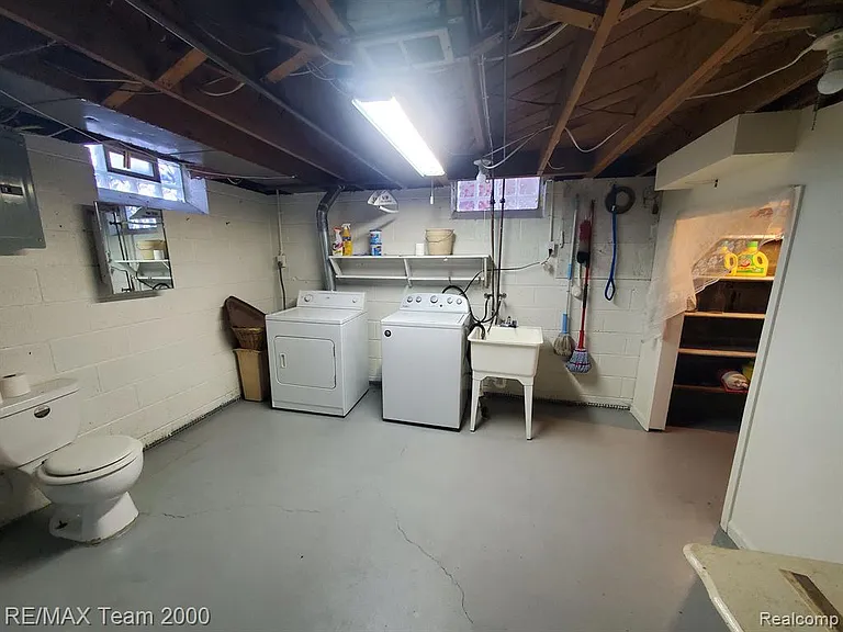 4565 Universal St — Photo 22