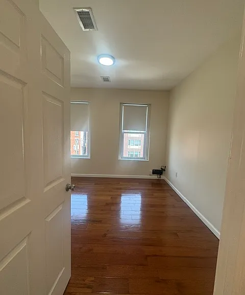 169 Christopher Columbus Dr #4R — Photo 7