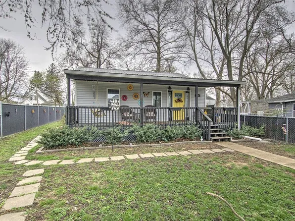 205 N Poplar St, Assumption, IL 62510