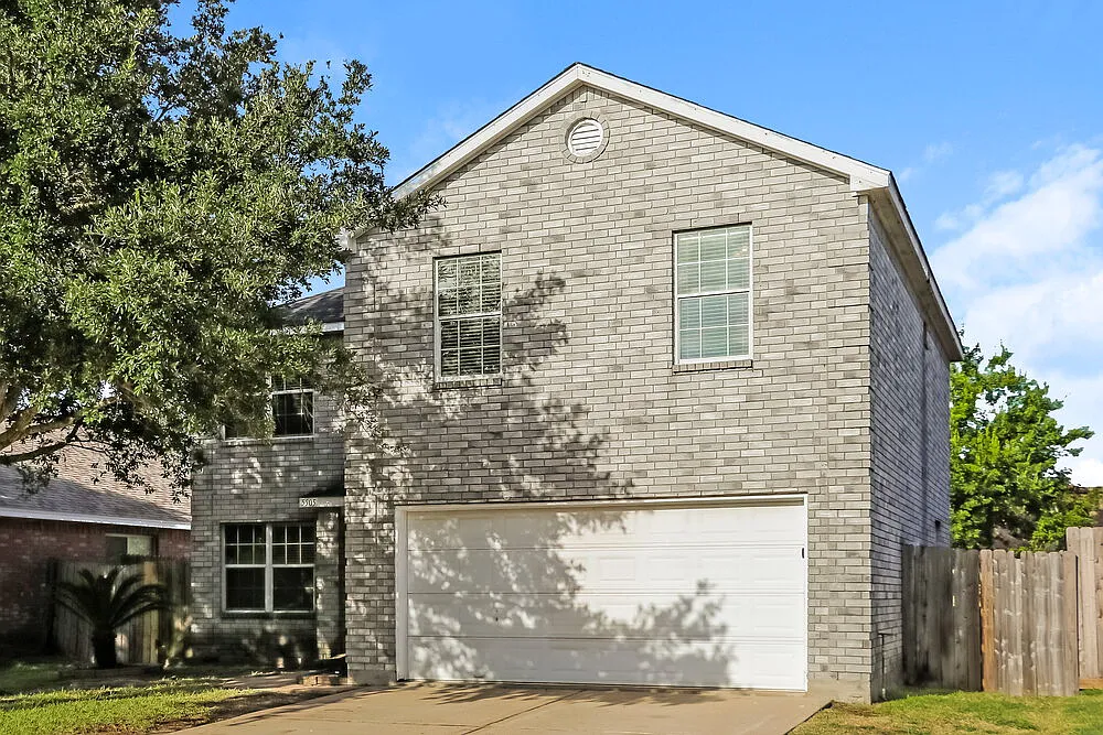 4 bed, 2.5 bath, 1968 sqft, $2,045 — Photo 1