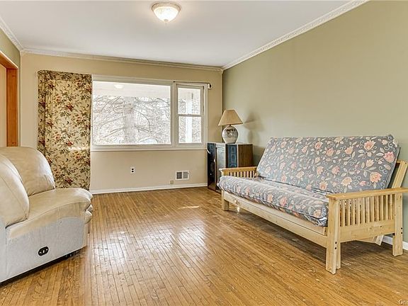 4th image of 22 Marjorie Dr