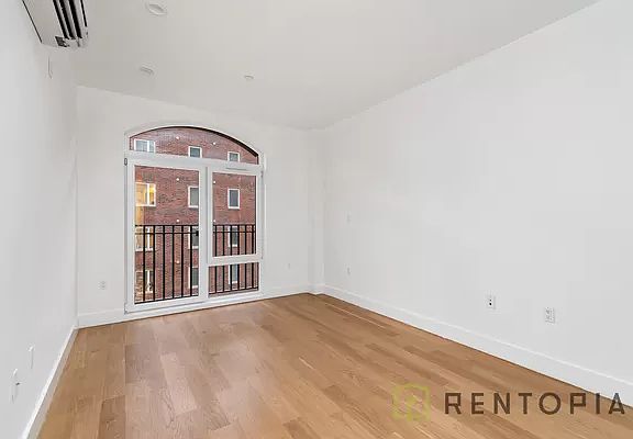 5th image of 961 Willoughby Ave #308