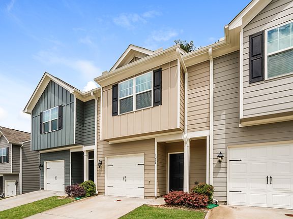 3rd image of 1204 Highwood Ln