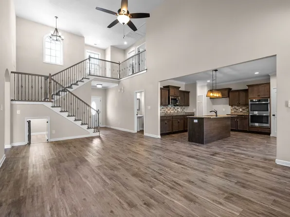 1585 Kestrel Dr, Clarksville, TN 37040