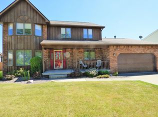 17 Plumb Creek Trl, Lancaster, NY 14086