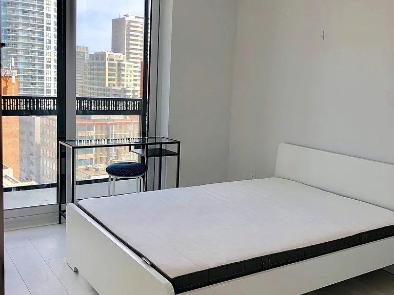 8 Eglinton Ave E #1010 — Photo 4