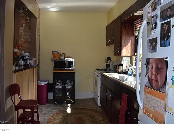 3rd image of 132 4th St NE