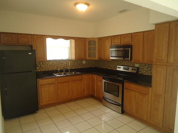 4th image of 15920 NE 18th Pl