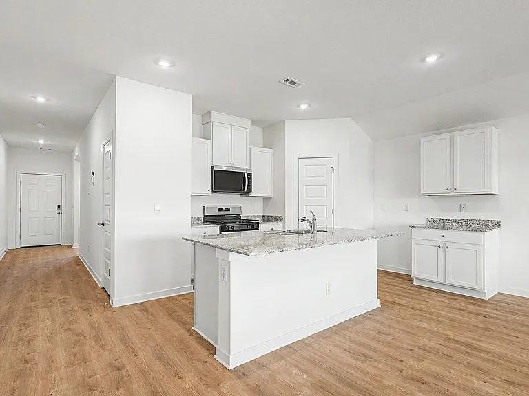 3101 Laredo Ln — Photo 8