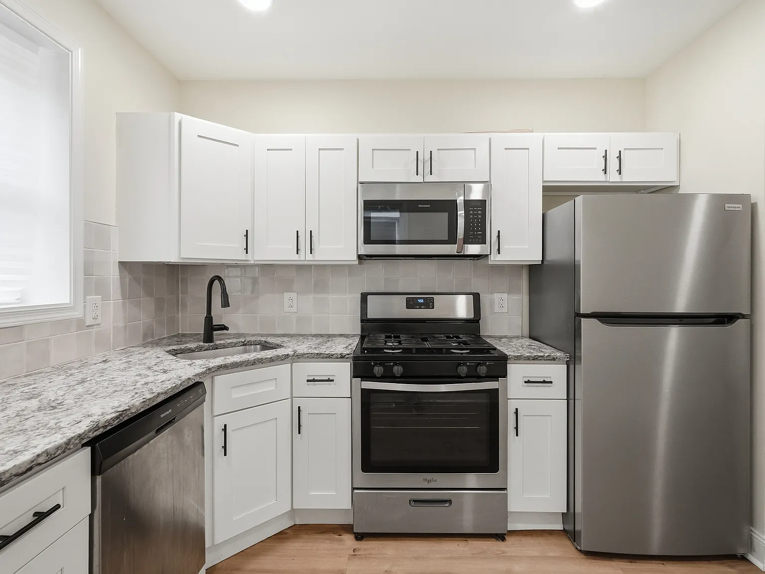 3 bed, 1070 sqft, $1,750 — Photo 3