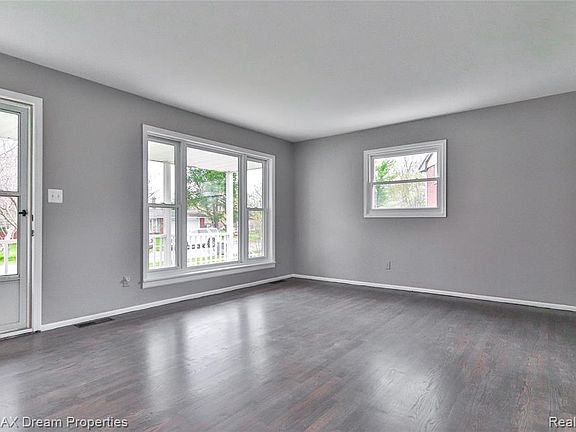 3rd image of 8 Bristol Ct