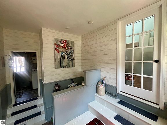 4th image of 200 W Franklin St