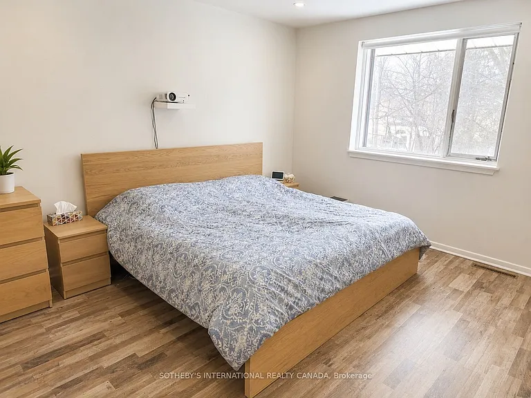 10 Ternhill Cres — Photo 5