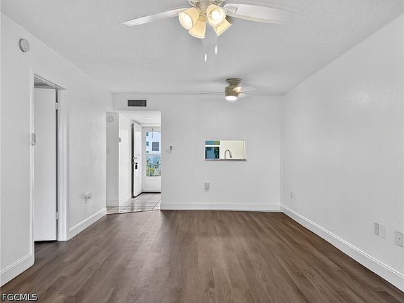 4th image of 1624 Pine Valley Dr APT 218