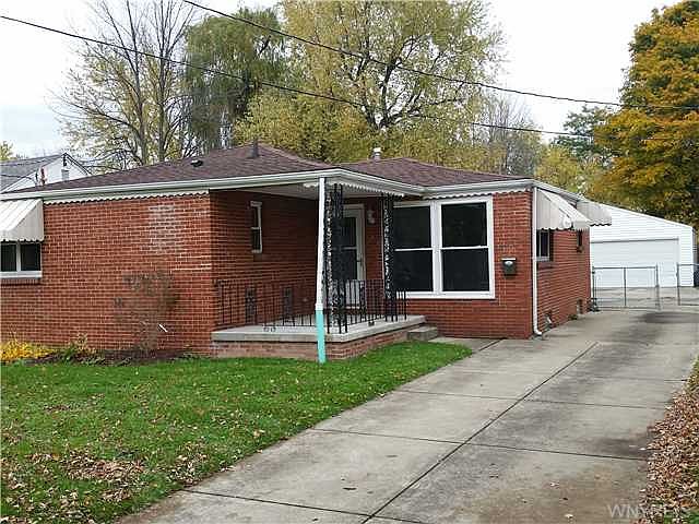 1st image of 214 Aurora St
