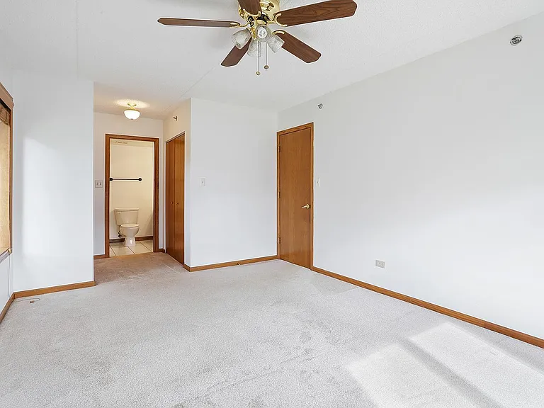 1036 Ashley Ct N #1B — Photo 10